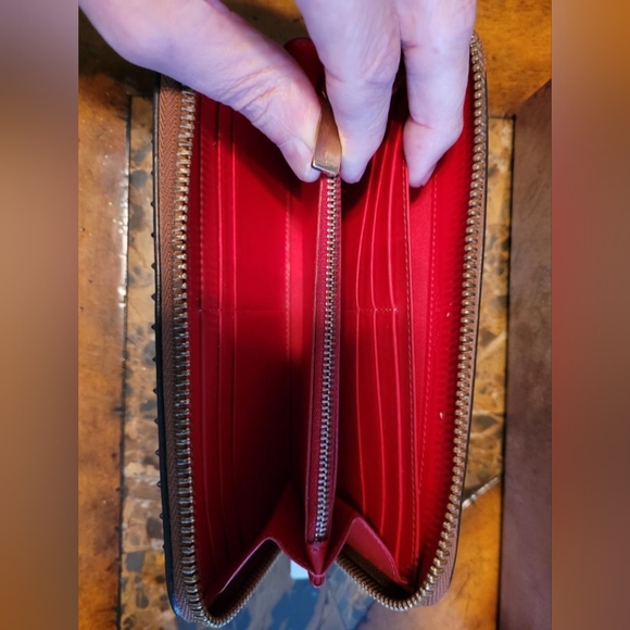 CHRISTIAN LOUBOUTIN LONG WALLET - Picture 14 of 16